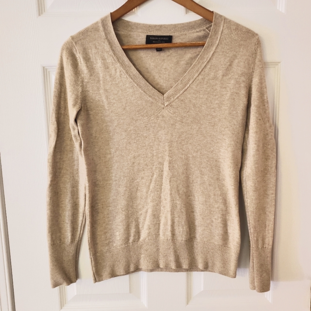 Banana Republic cashmere cotton blend luxe yarn v-neck sweater
